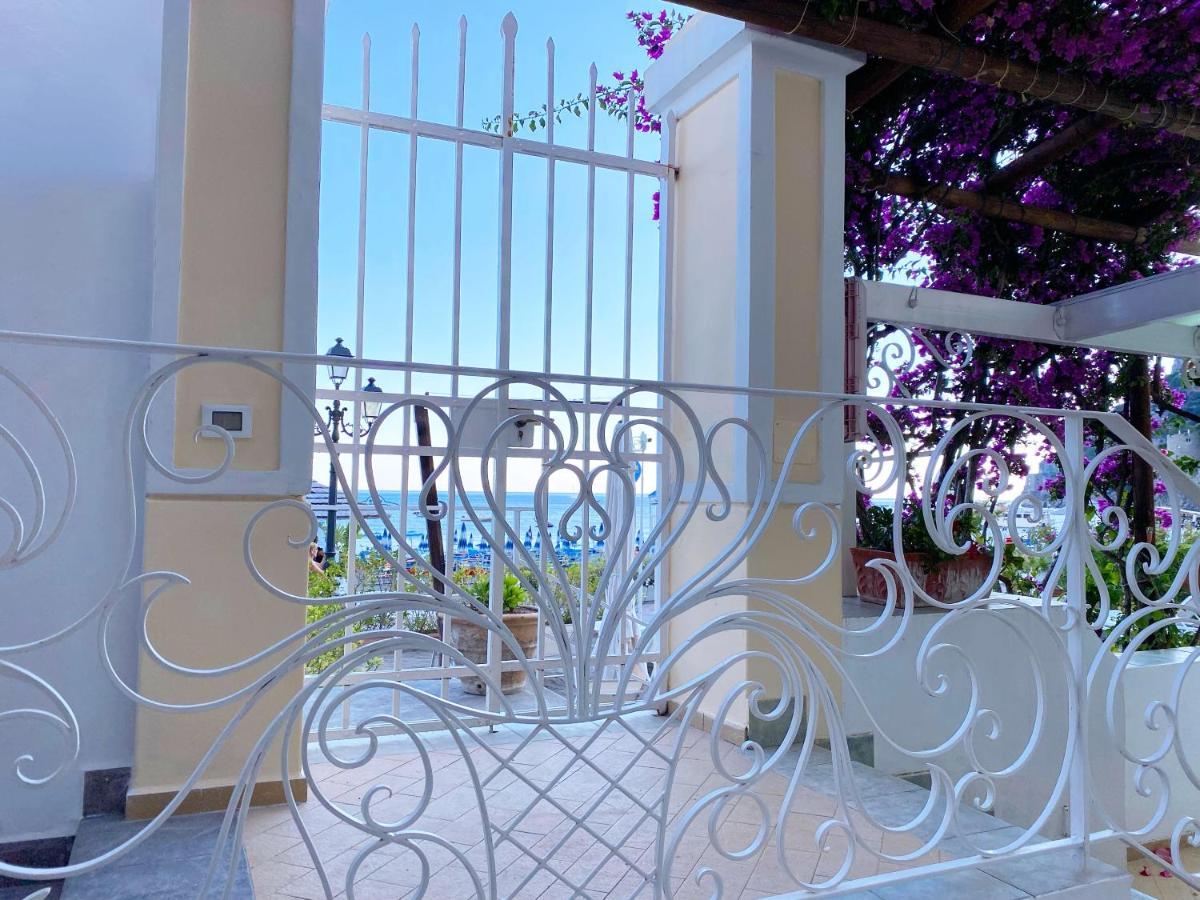 La Caravella Di Positano - Relais, Beach & Residences Kültér fotó