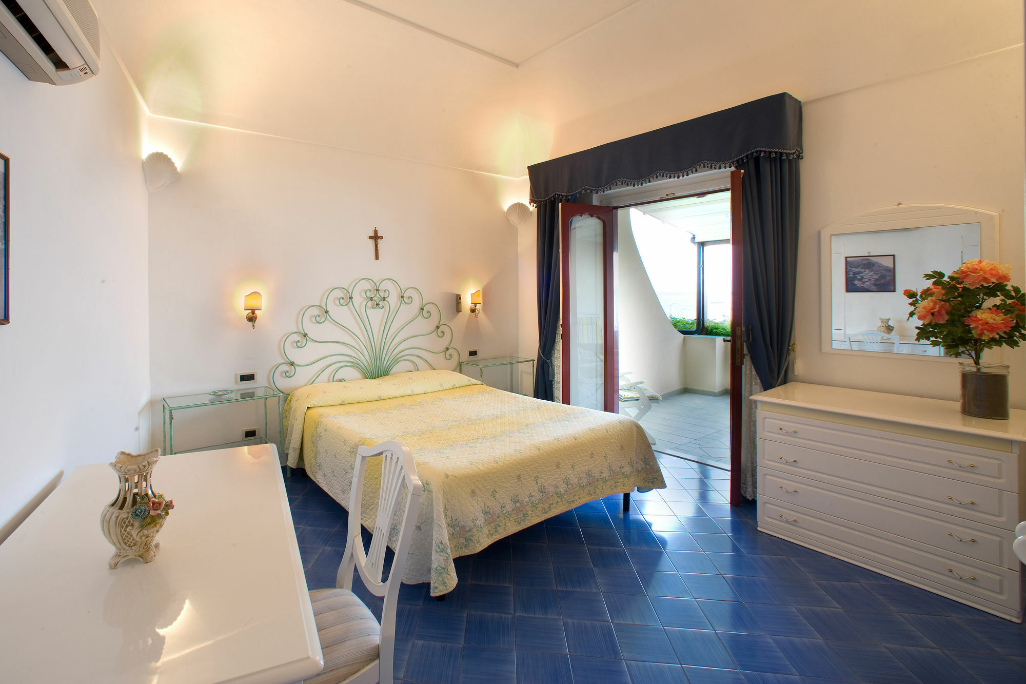 La Caravella Di Positano - Relais, Beach & Residences Kültér fotó